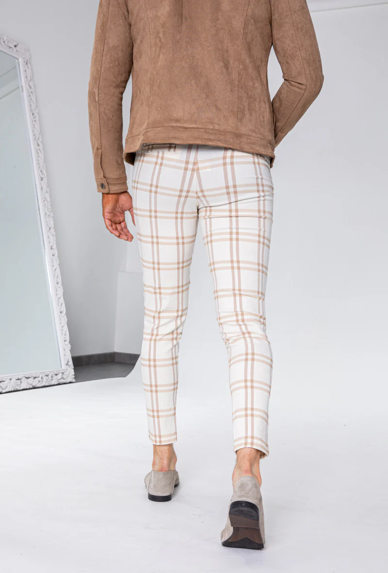 Wit Geruite Chino Sante – Image 3