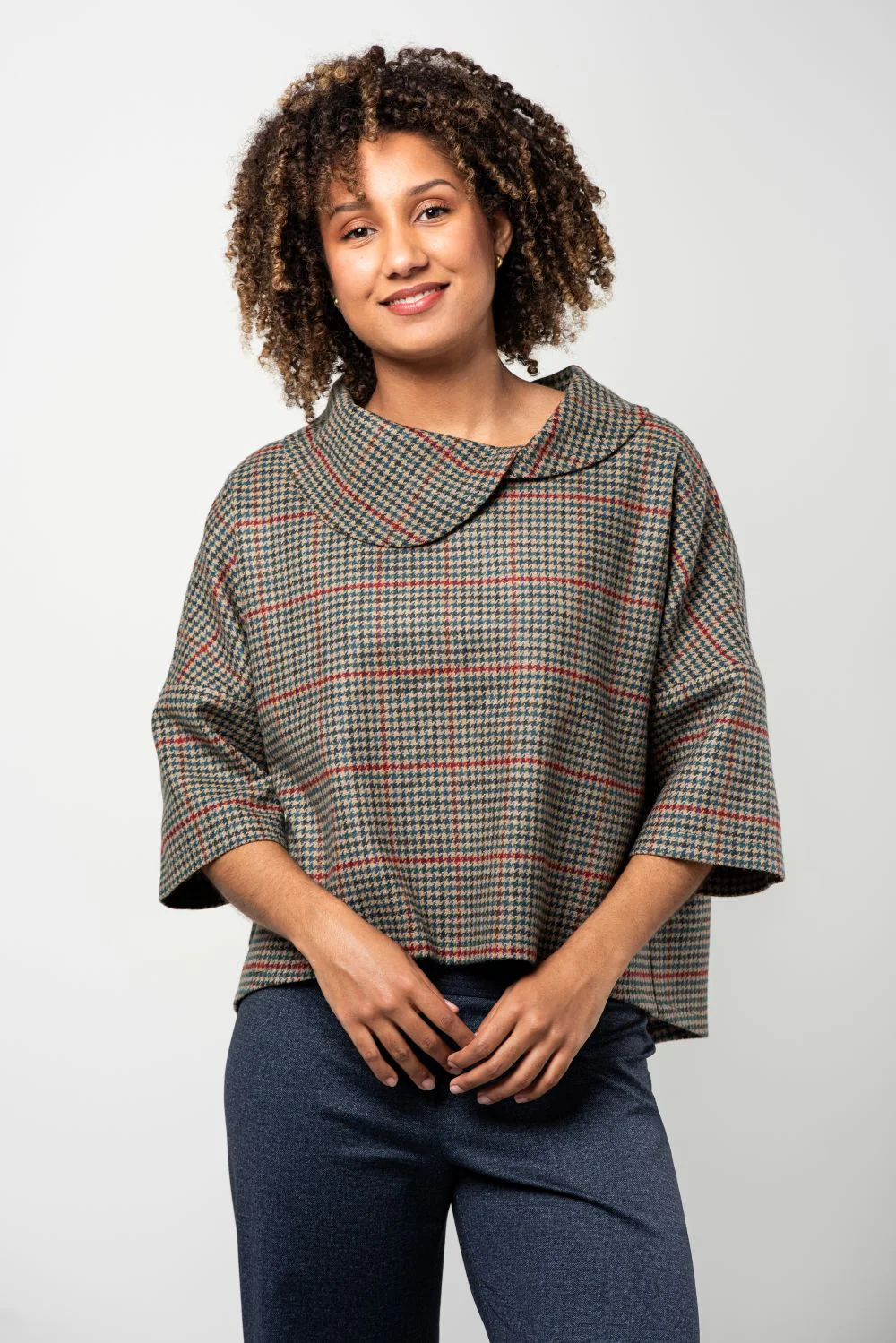 Pèlerine, veste pour femme en pure laine d'écosse – Image 2