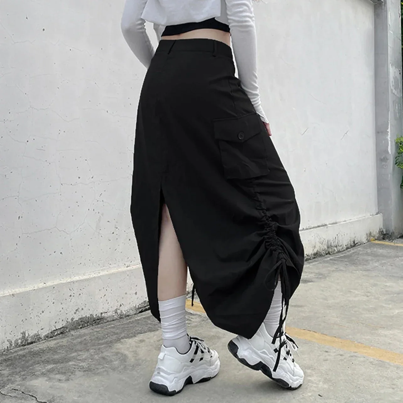 Bella Hadid cargo skirt – Image 4