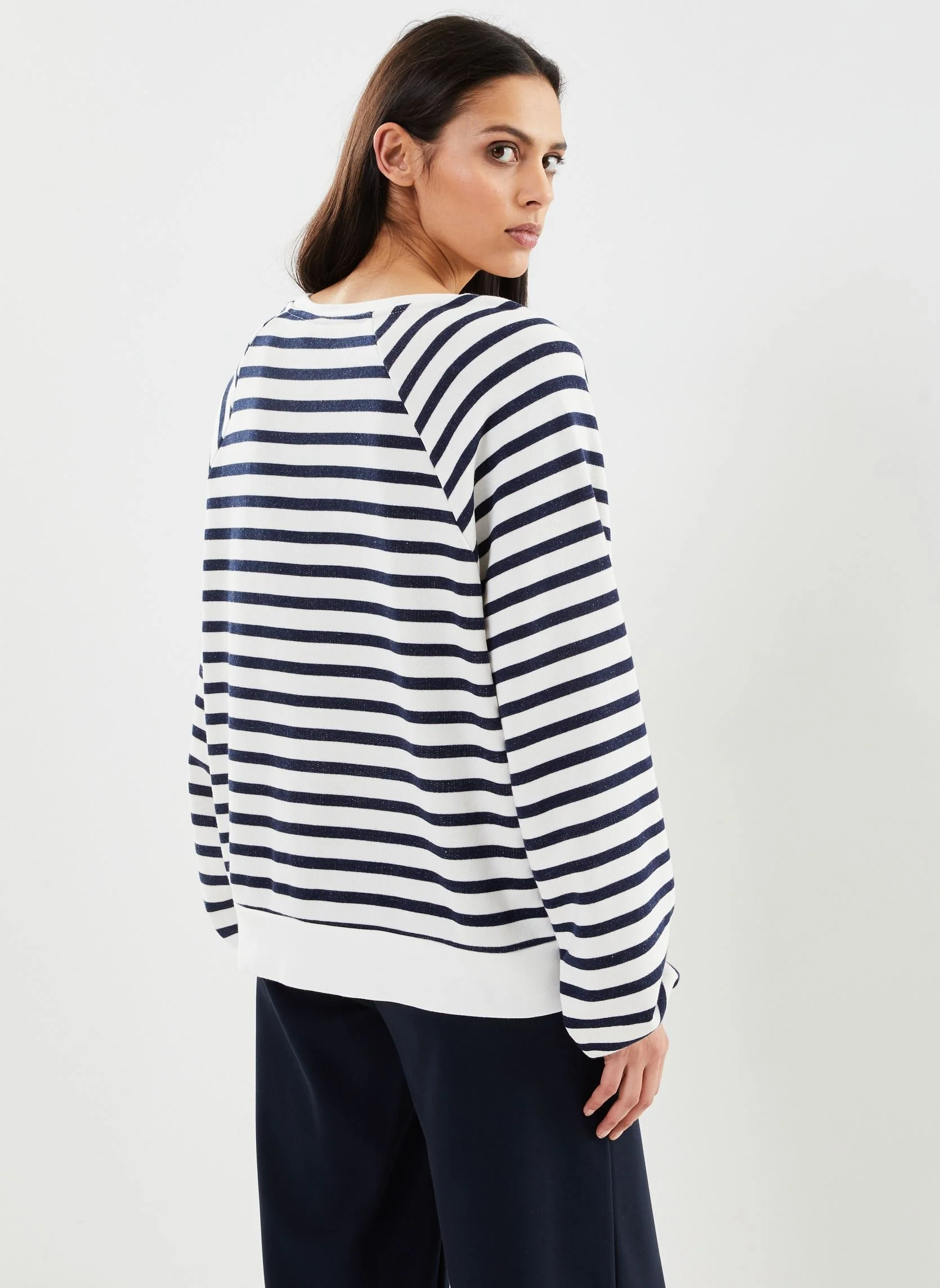 PCGRETA LS EMB UB SWEAT FC – Image 2